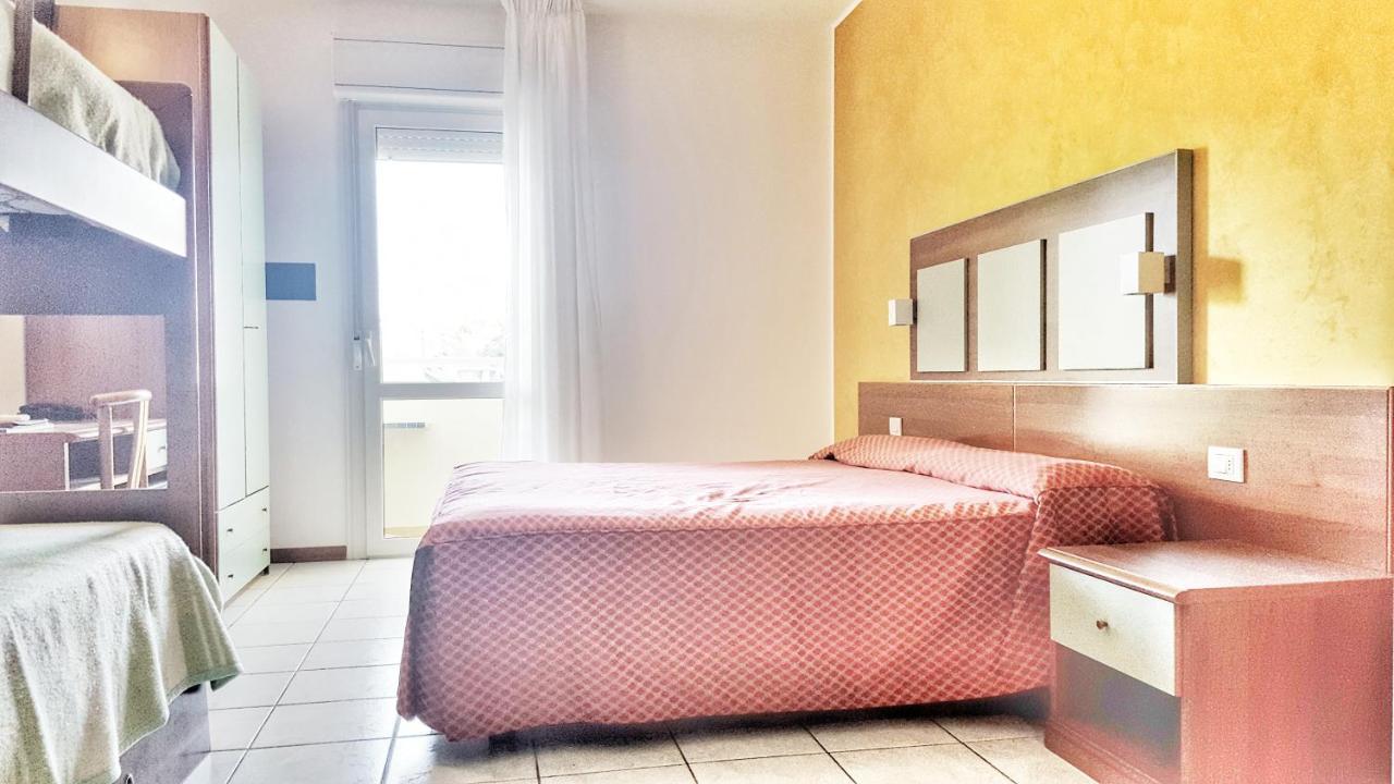 Hotel Alla Terrazza Бибионе Екстериор снимка