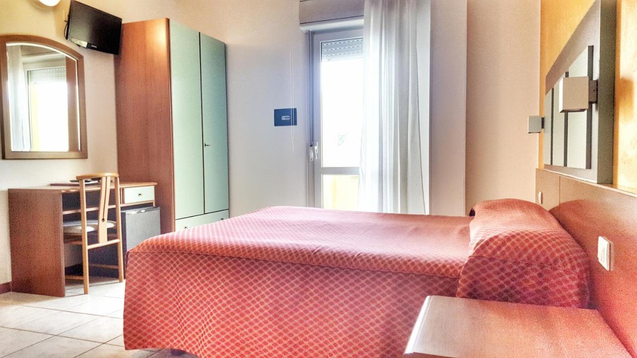 Hotel Alla Terrazza Бибионе Екстериор снимка