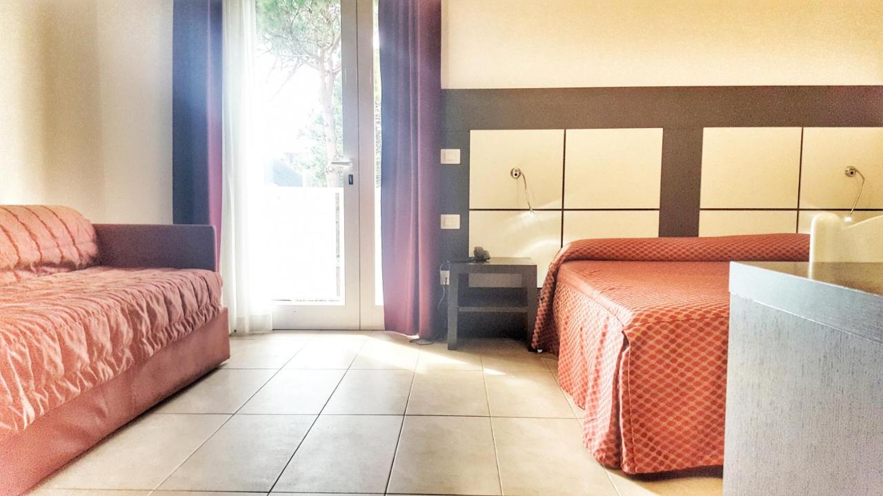 Hotel Alla Terrazza Бибионе Екстериор снимка