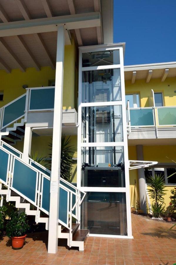 Hotel Alla Terrazza Бибионе Екстериор снимка