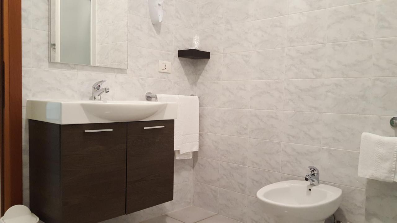 Hotel Alla Terrazza Бибионе Екстериор снимка