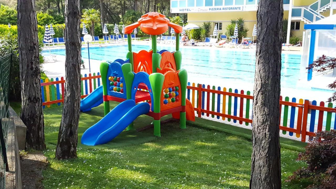 Hotel Alla Terrazza Бибионе Екстериор снимка