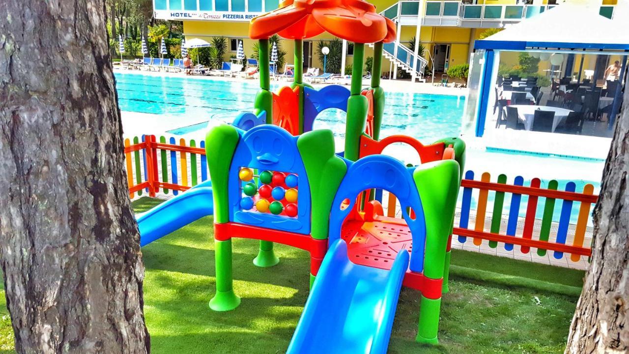 Hotel Alla Terrazza Бибионе Екстериор снимка