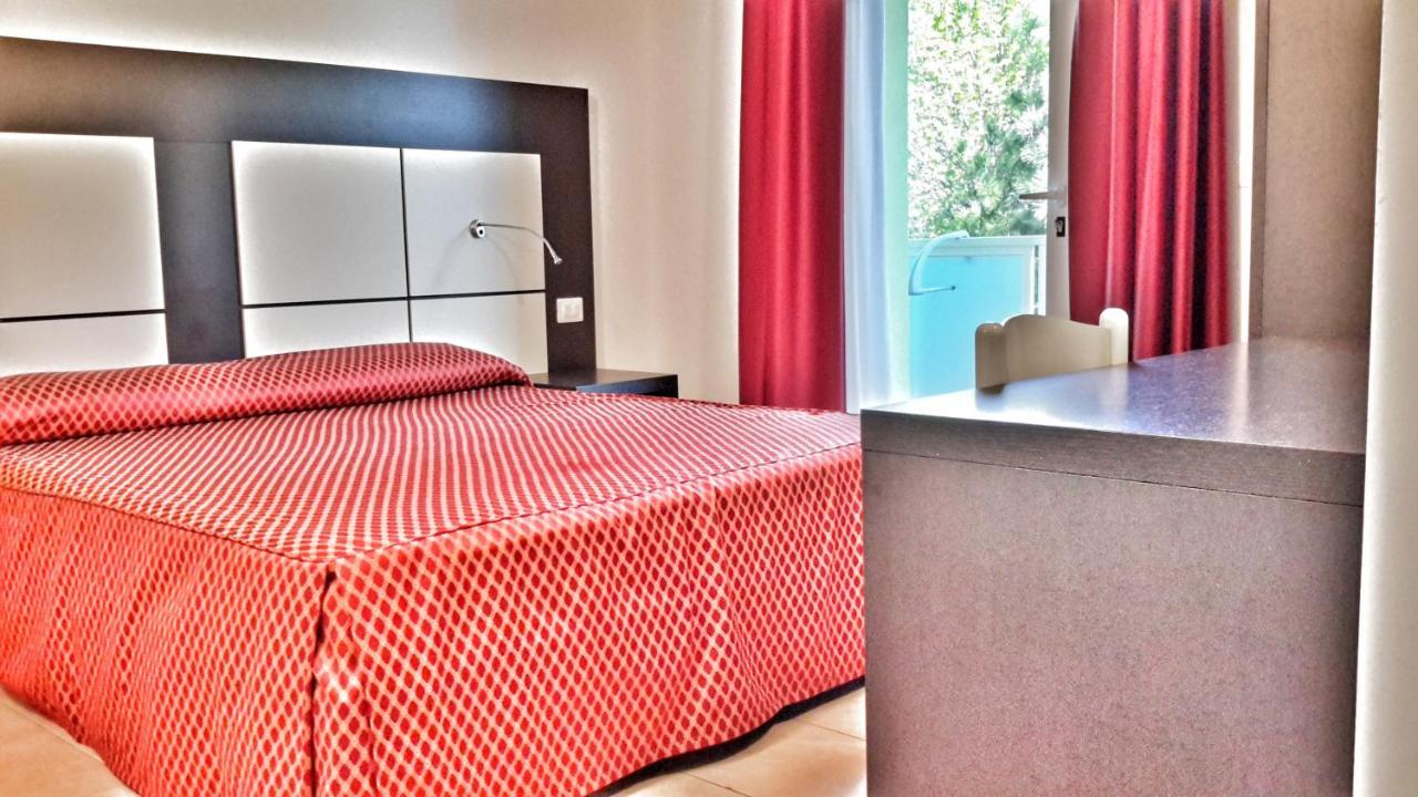 Hotel Alla Terrazza Бибионе Екстериор снимка
