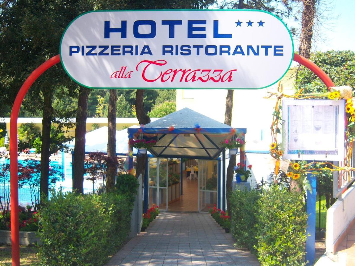 Hotel Alla Terrazza Бибионе Екстериор снимка