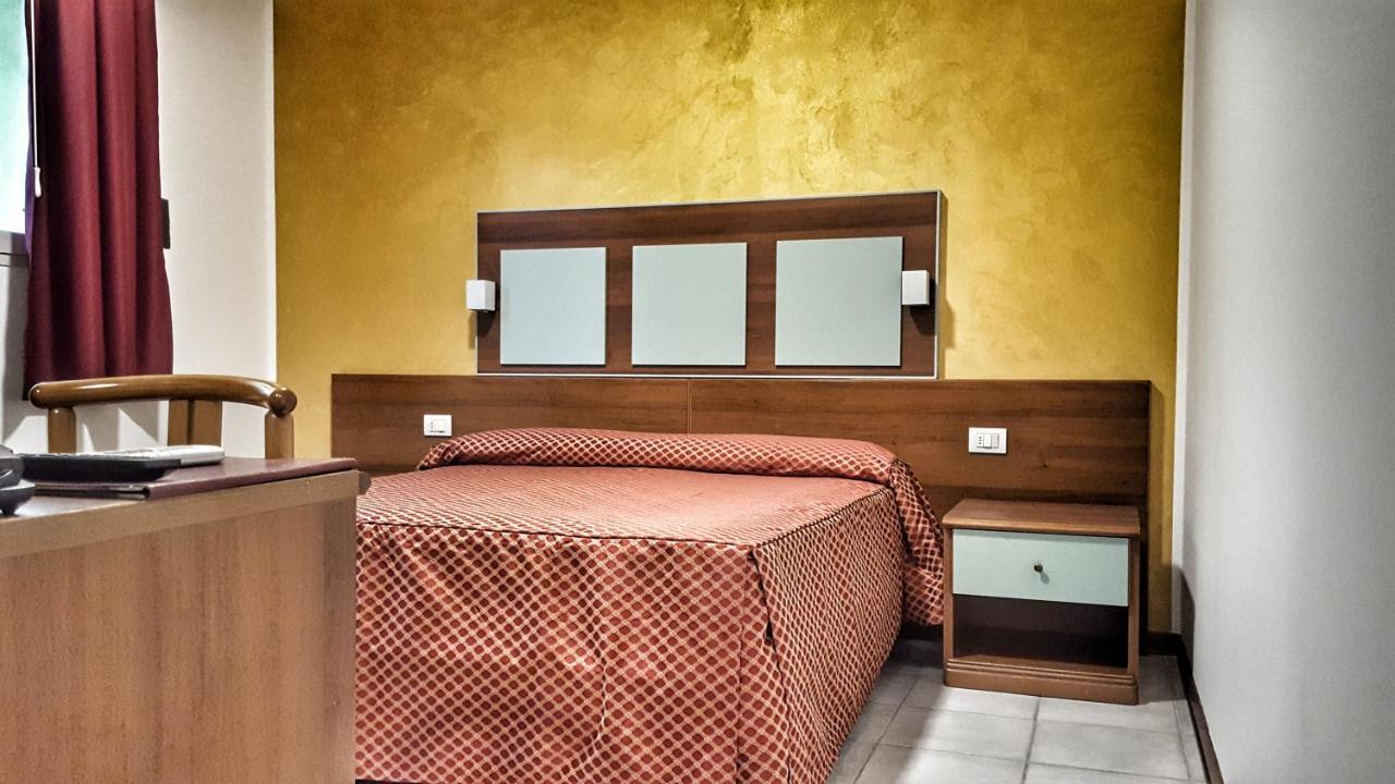 Hotel Alla Terrazza Бибионе Екстериор снимка