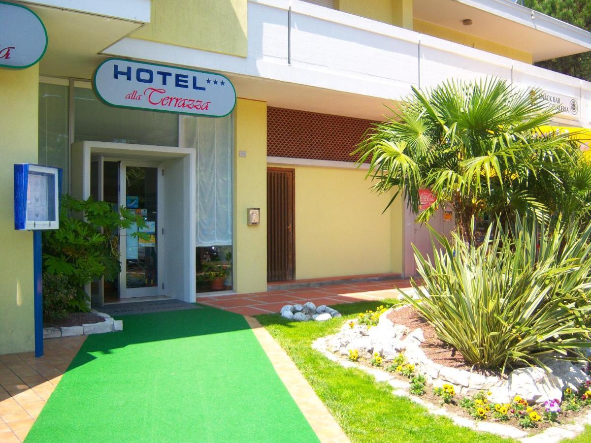 Hotel Alla Terrazza Бибионе Екстериор снимка