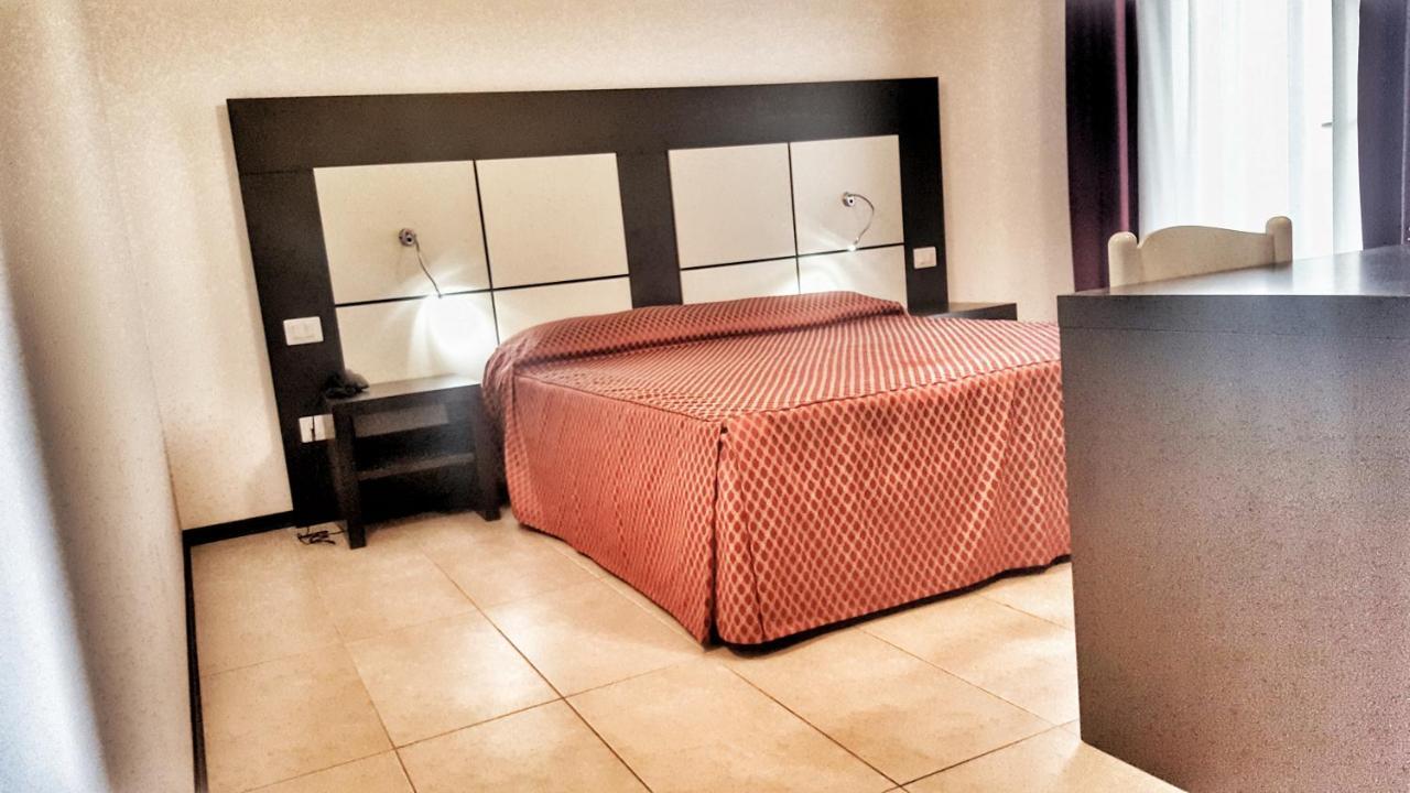 Hotel Alla Terrazza Бибионе Екстериор снимка