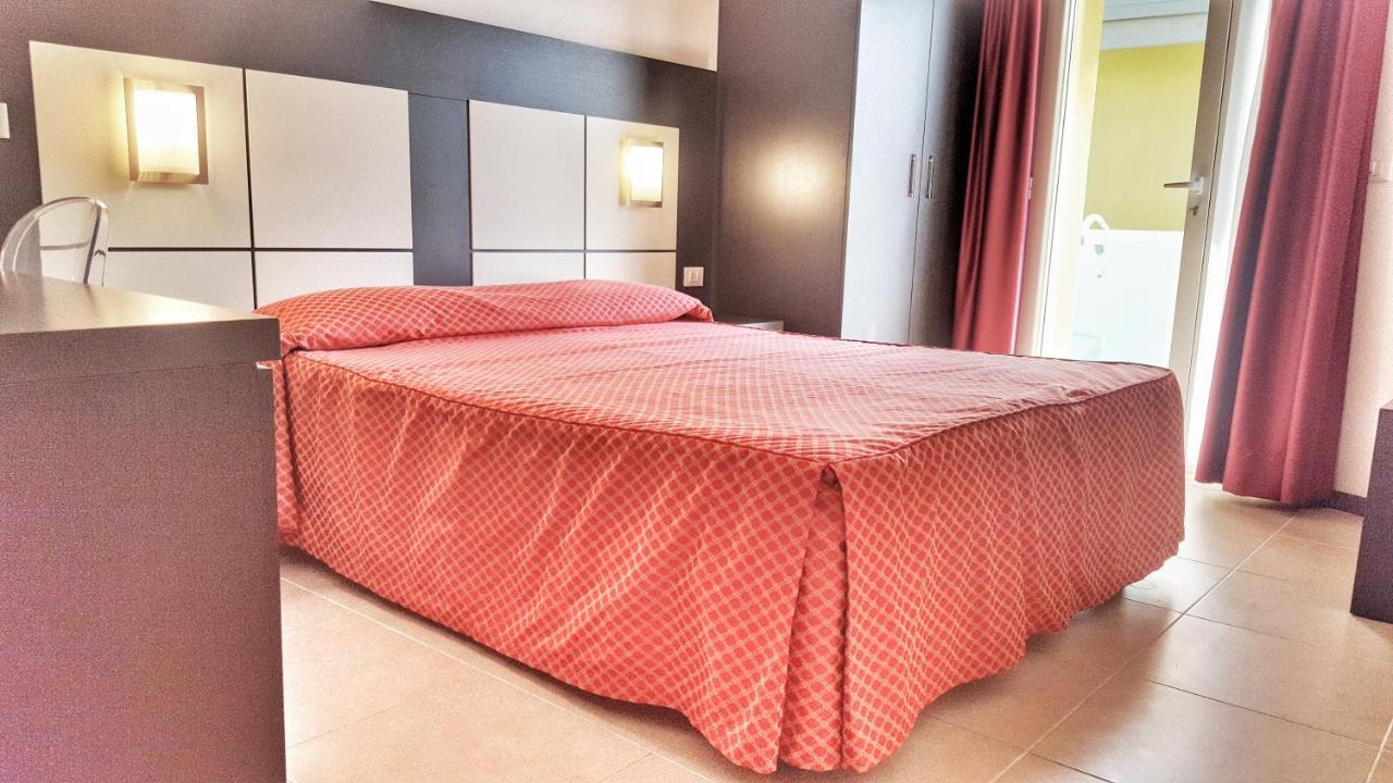Hotel Alla Terrazza Бибионе Екстериор снимка