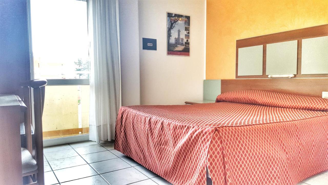 Hotel Alla Terrazza Бибионе Екстериор снимка