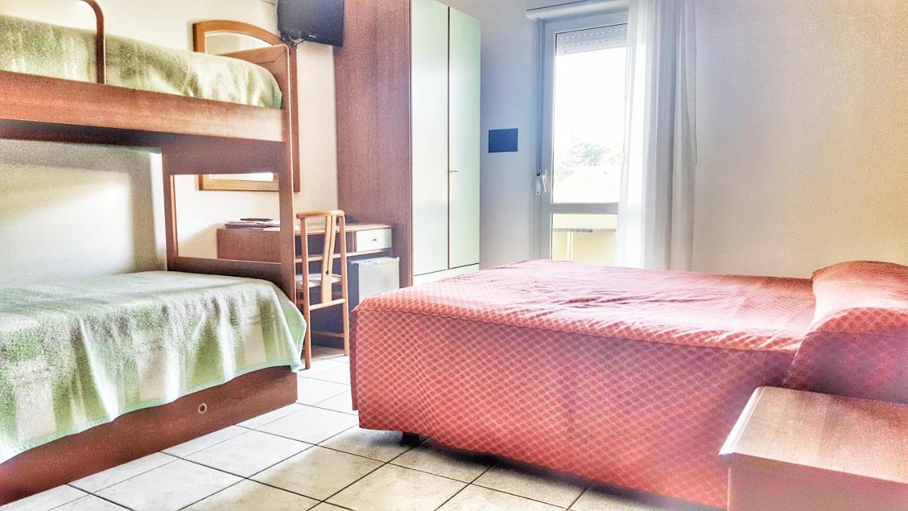 Hotel Alla Terrazza Бибионе Екстериор снимка