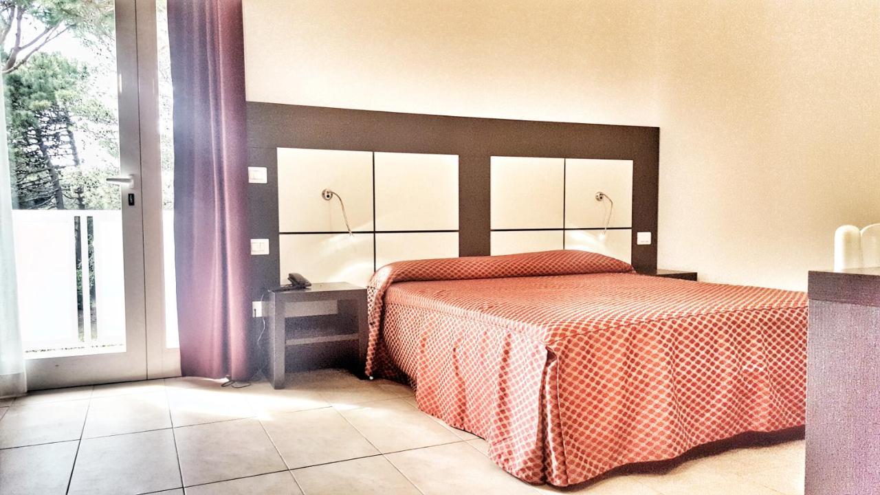 Hotel Alla Terrazza Бибионе Екстериор снимка