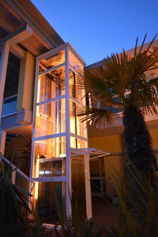 Hotel Alla Terrazza Бибионе Екстериор снимка