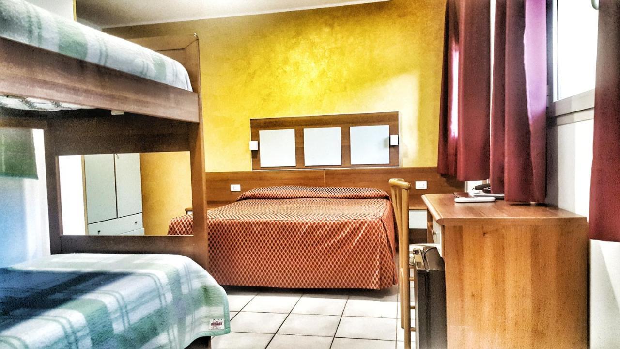 Hotel Alla Terrazza Бибионе Екстериор снимка