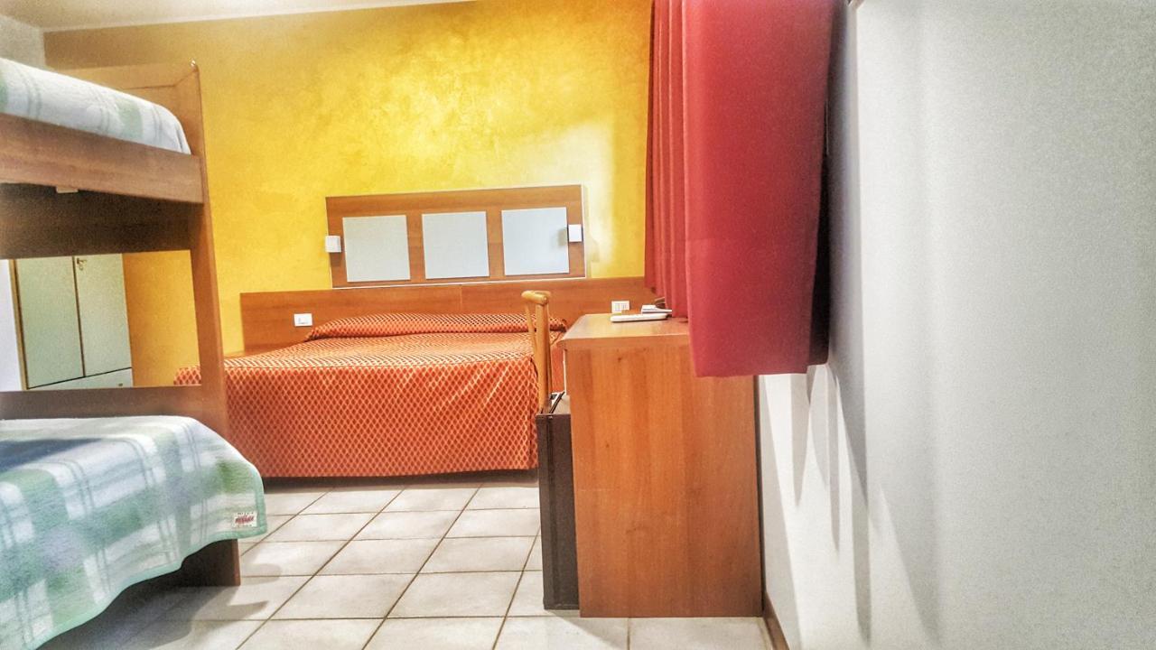 Hotel Alla Terrazza Бибионе Екстериор снимка