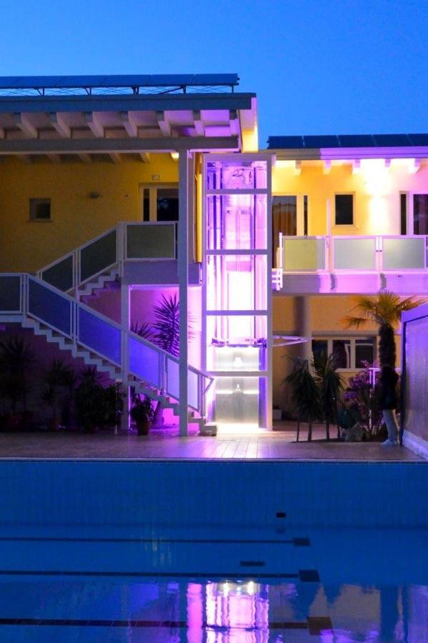 Hotel Alla Terrazza Бибионе Екстериор снимка