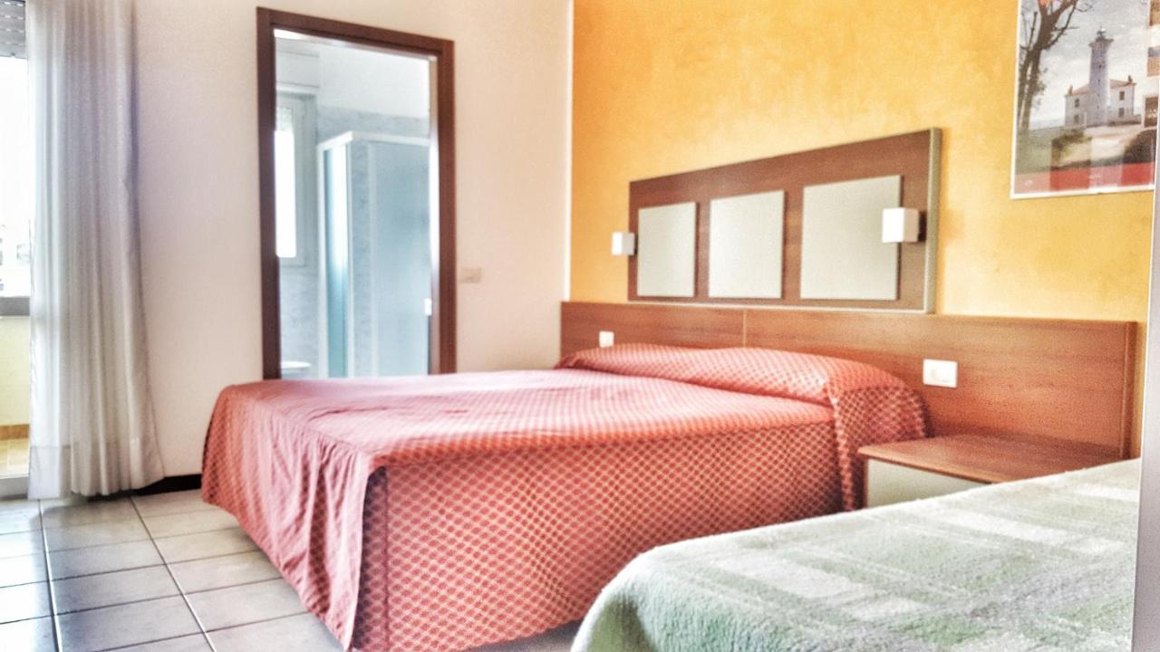 Hotel Alla Terrazza Бибионе Екстериор снимка
