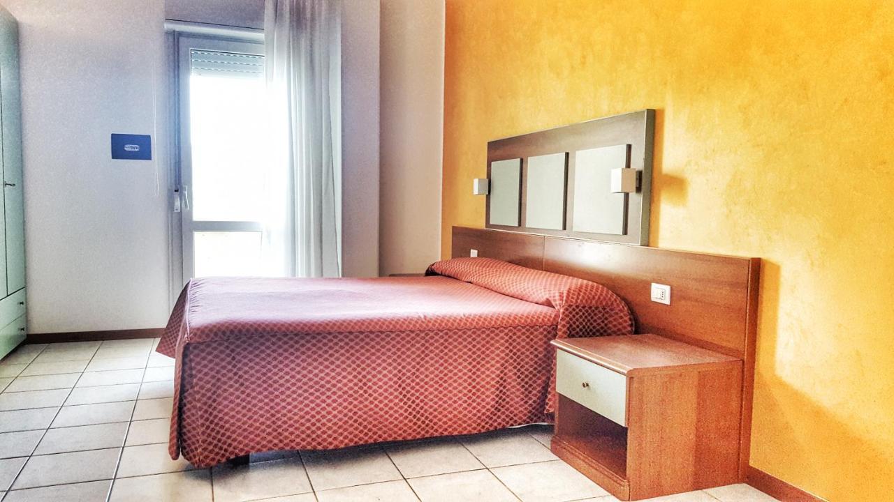 Hotel Alla Terrazza Бибионе Екстериор снимка