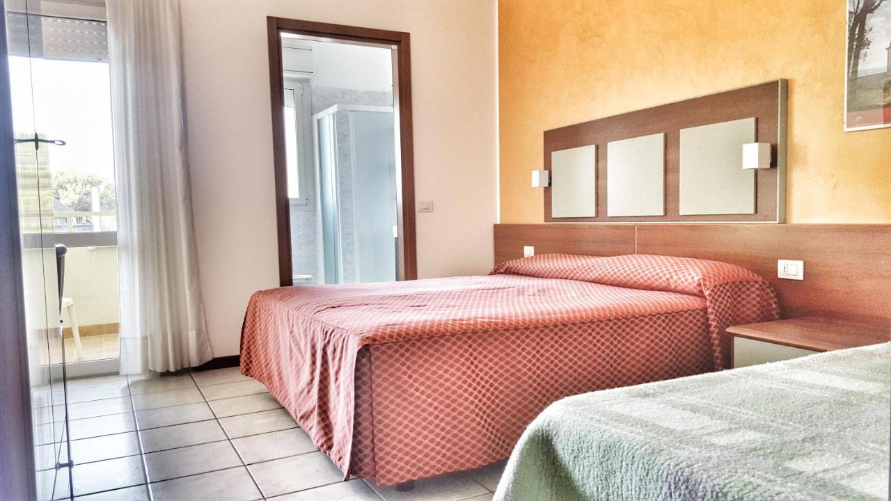 Hotel Alla Terrazza Бибионе Екстериор снимка